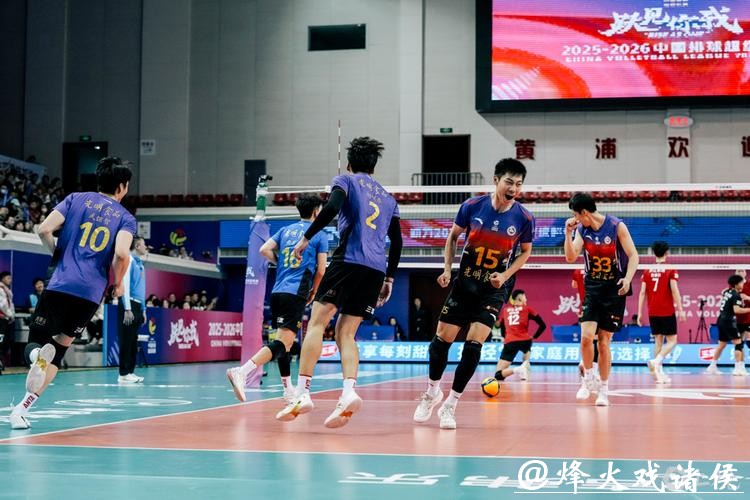 19岁“小孩哥”王泊涵接过金牌教头沈琼15号球衣,中国男排主攻线新星诞生 19岁“小孩哥”王泊涵接过金牌教头沈琼15号球衣,中国男排主攻线新星诞生